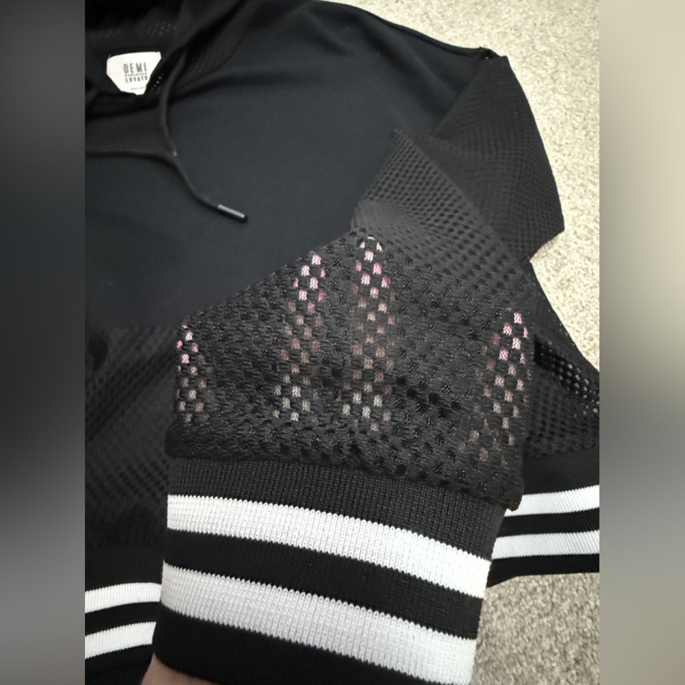 Fabletics x Demi Lovato - Black Mesh Maren Cropped Hoodie Top - size Medium - Picture 8 of 11